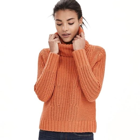 Banana Republic Sweaters - Super cute and cozy mixed stitch sweater