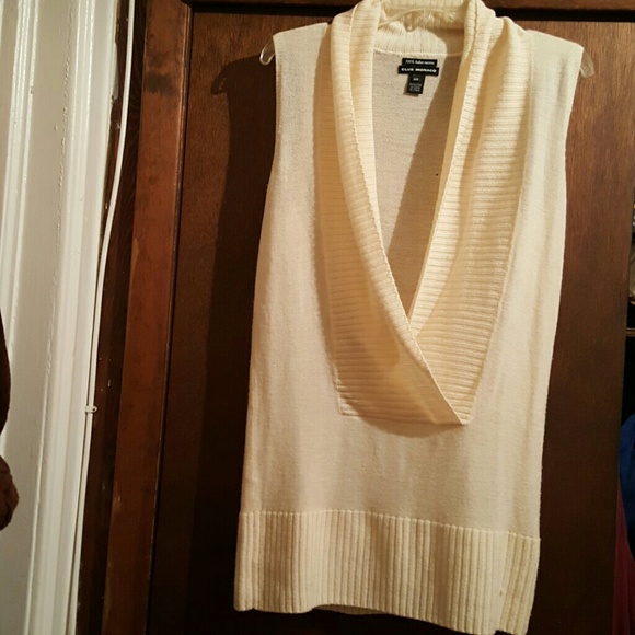 Sleeveless Italian merino sweater lightly used