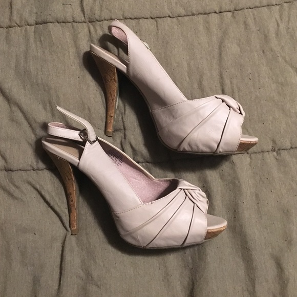 Super cute light pink heels