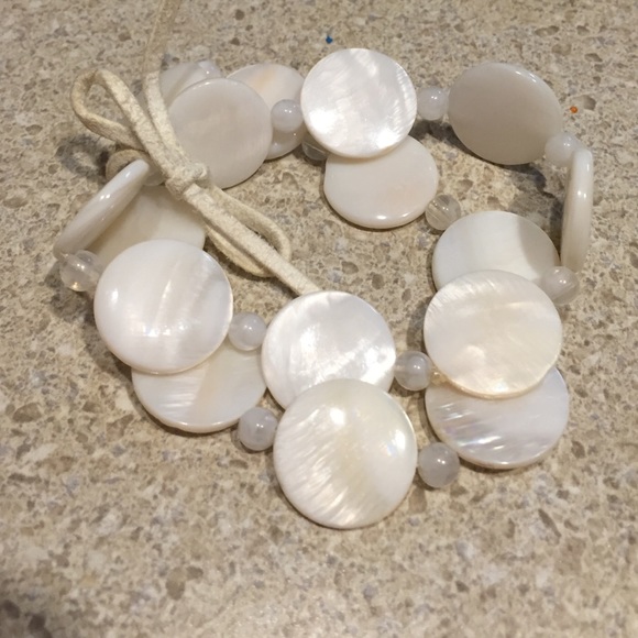 Double strand shell bracelet - Picture 3 of 3