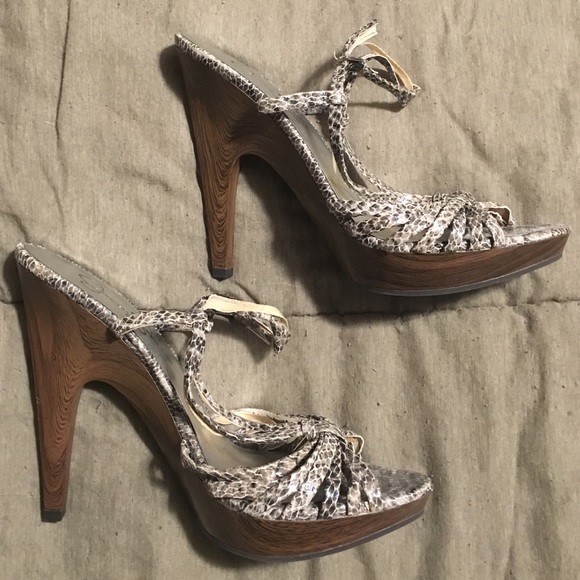 Snakeskin heels - Picture 1 of 3