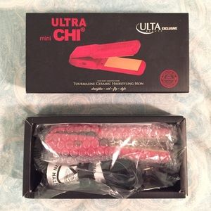 🚨1/2 price!!🚨 Ultra CHI mini flat iron - NWT!!