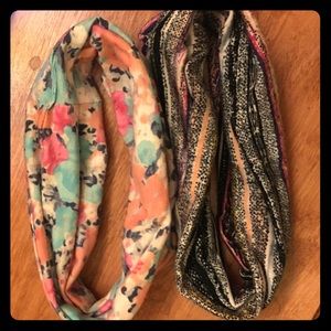 Lot of 2 headbands