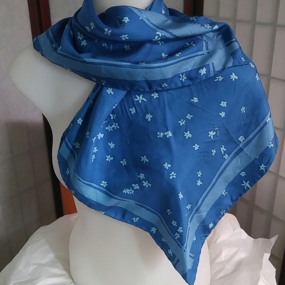 Scarf - Picture 2 of 4