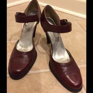 BCBG burgundy/maroon heels 7 1/2.