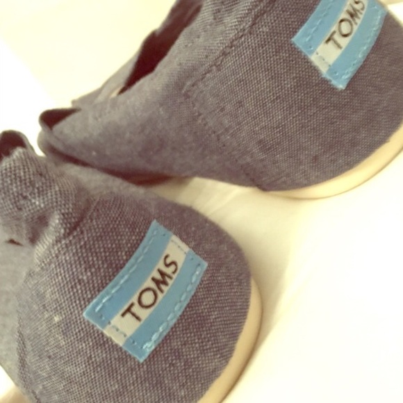 Men's toms 12