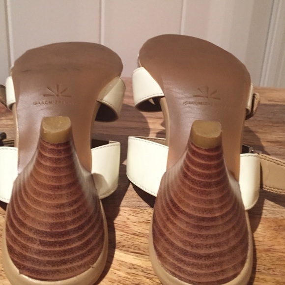 ISAAC MIZRAHI KITTEN HEEL LEATHER SANDAL - Picture 3 of 4