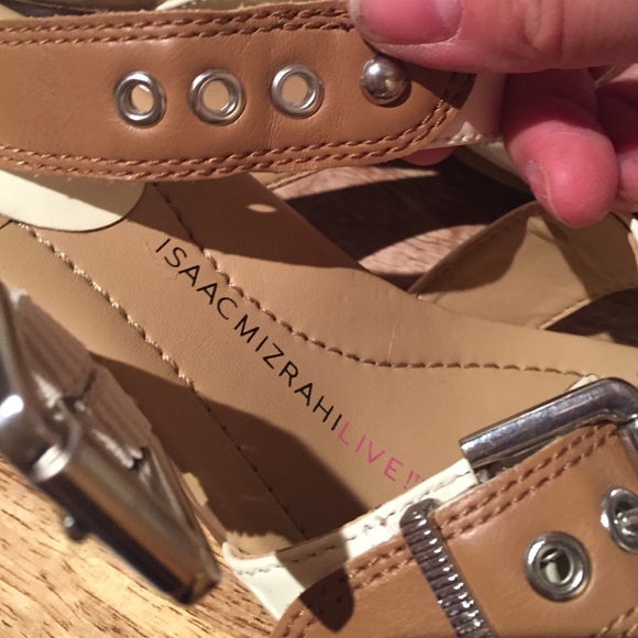 ISAAC MIZRAHI KITTEN HEEL LEATHER SANDAL - Picture 4 of 4