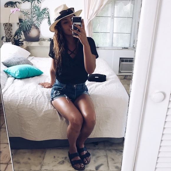 Meet your Posher, Briana - Picture 2 of 3