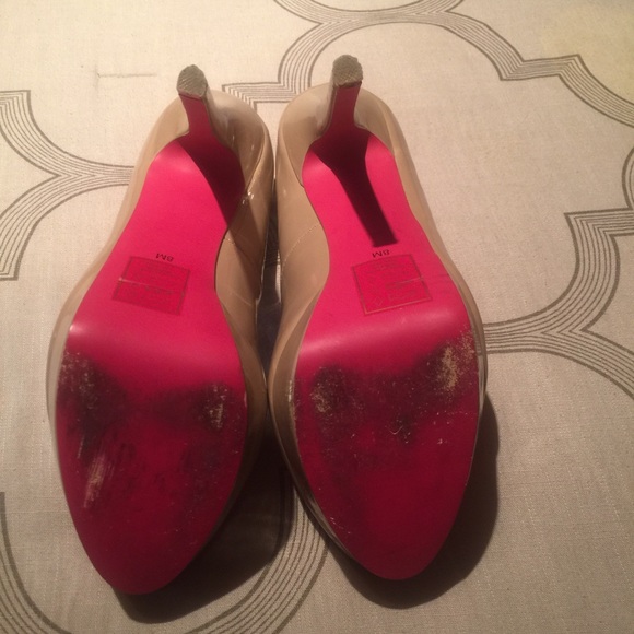 Heels - Picture 3 of 3