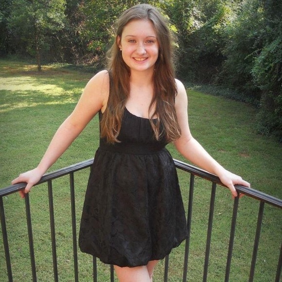 Meet your Posher, Rae - Picture 2 of 4