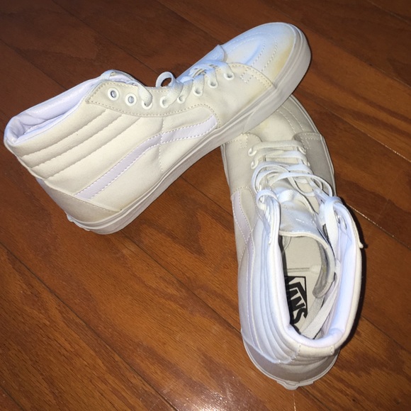 Vans Shoes - Vans white classic lace up hi too size 8.5W
