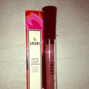 Aromi Liquid Lipstick