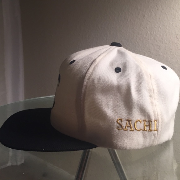 White SnapBack - Picture 2 of 4