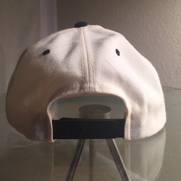 White SnapBack - Picture 3 of 4