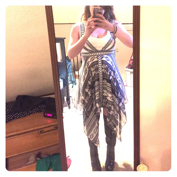 Gorgeous black and white Bebe dress!