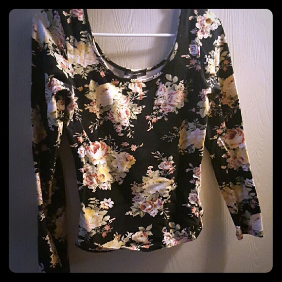 Long sleeve crop top