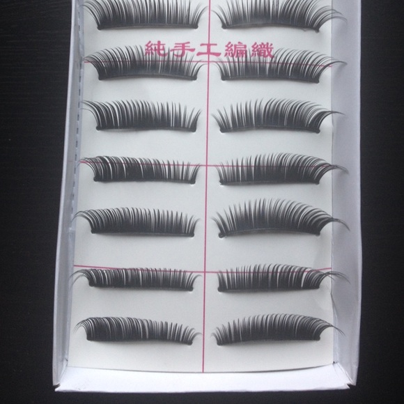 NATURAL THICK FALSE EYELASHES