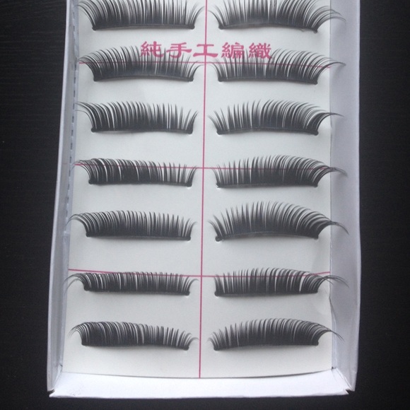NATURAL THICK FALSE EYELASHES