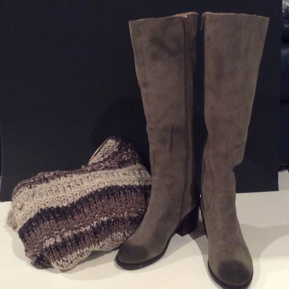 Shoes - WINTER SALE! NEW PRICE DROP! Grey/taupe boots.