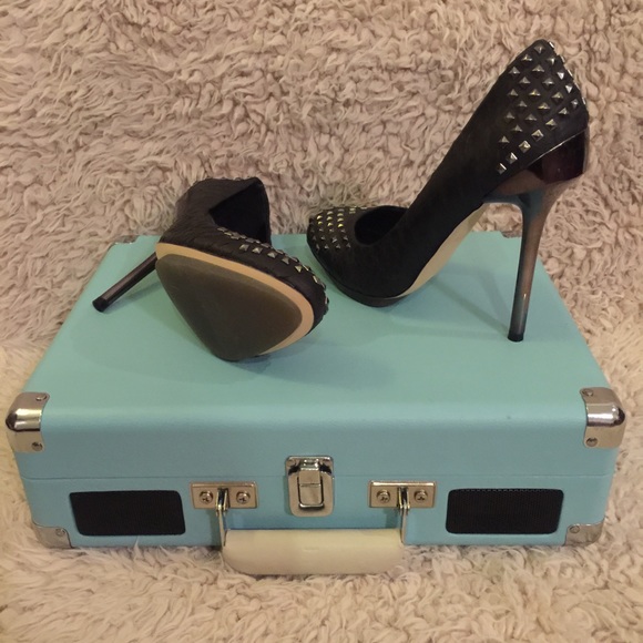 BCBGMaxazaria Blk Leather Slvr Studded Heel 7.5 - Picture 2 of 4