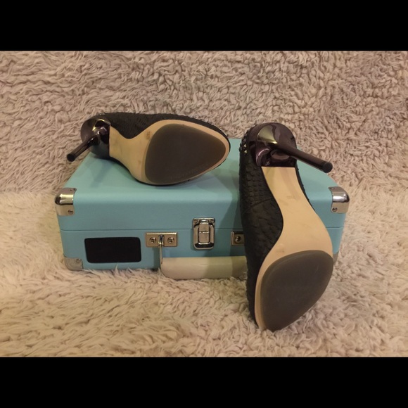 BCBGMaxazaria Blk Leather Slvr Studded Heel 7.5 - Picture 3 of 4