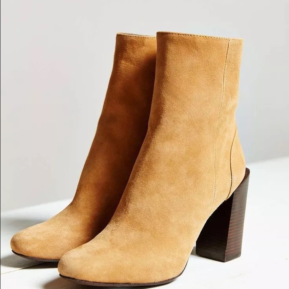 Jeffrey Campbell Shoes - Jeffrey Campbell size 7 Strattford Heeled Boot Tan