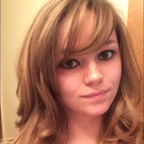 Meet your Posher, Megan - Picture 2 of 3