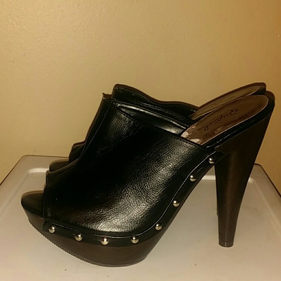 Cute Black Mule heels