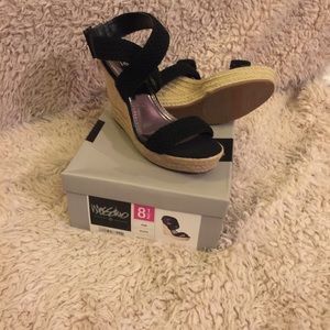 Mossimo Pam Strappy Wedge Blk/Ntl Sz 7.5 NIB
