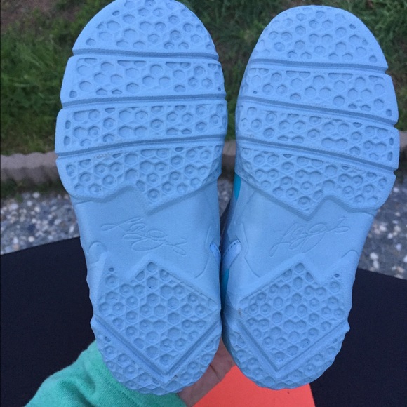 💥 SOLD 💥. Nike Lebron XI boys toddler 9. - Picture 3 of 4