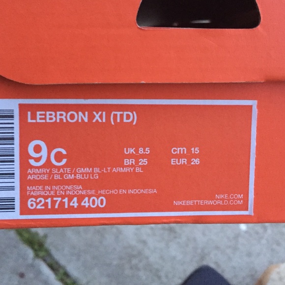 💥 SOLD 💥. Nike Lebron XI boys toddler 9. - Picture 4 of 4