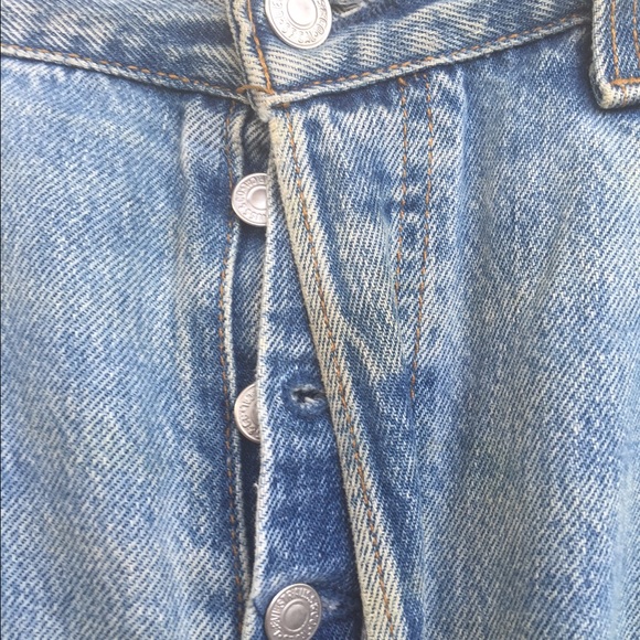 ON TREND: Authentic Vintage Levi's 501 1990' Jeans - Picture 4 of 4