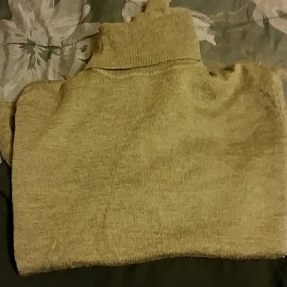 Top - Picture 2 of 3