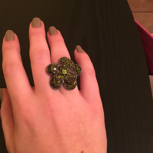 Flower ring - Picture 2 of 2