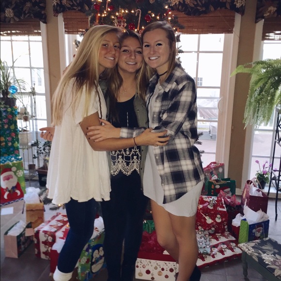 Meet your Posher, Nicole - Picture 1 of 1