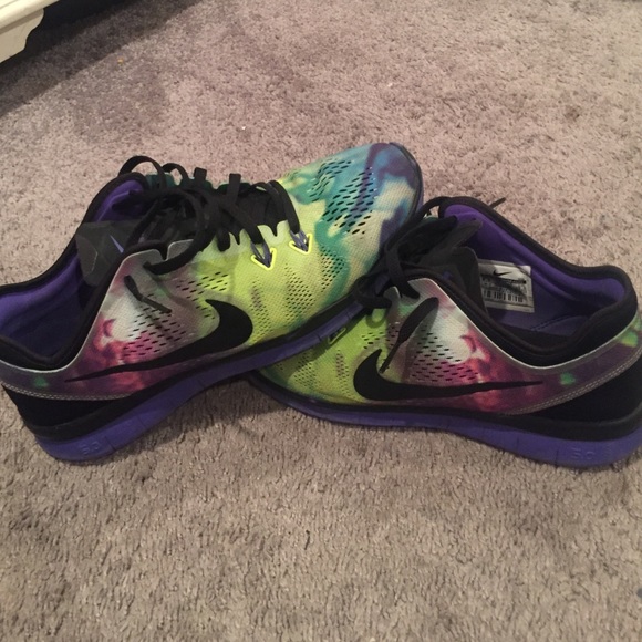 Galaxy Nike free runs 5.0