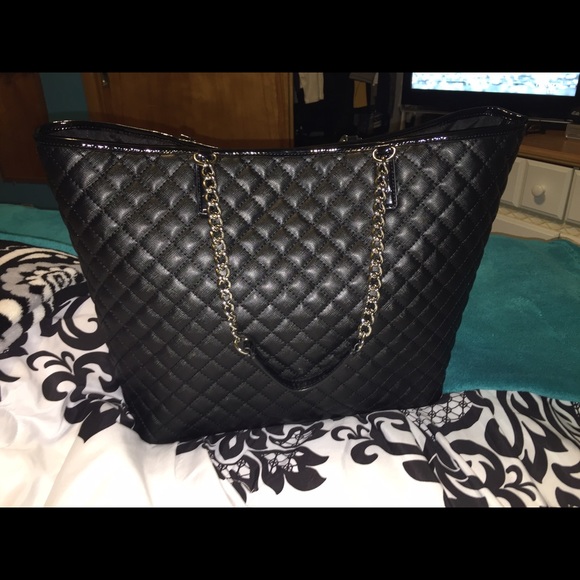🚫SOLD!🚫 Coach Quilted Tote - Picture 3 of 4