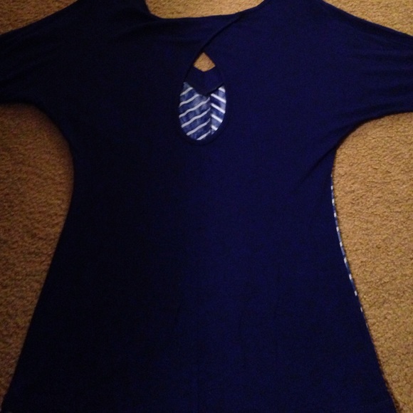 Form fitting top - Picture 2 of 2