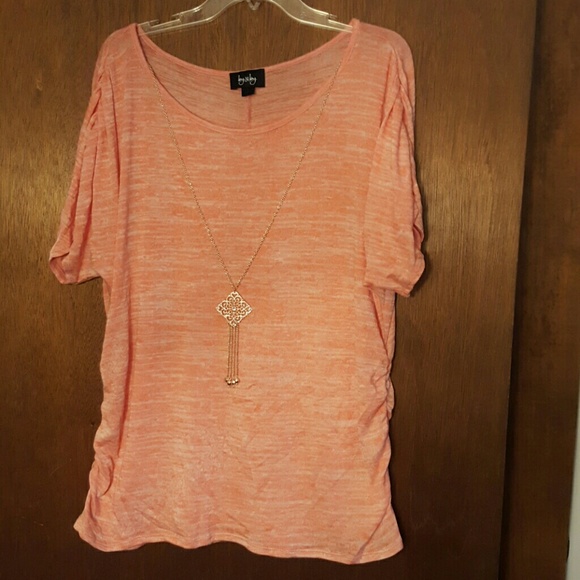 🌹🌹By & By Ruched top w/detachable necklace!🌹🌹