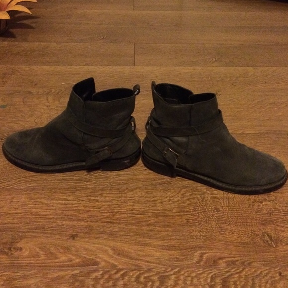 Short leather boots