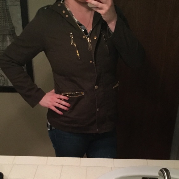 Price lowered! Cute military inspired jacket