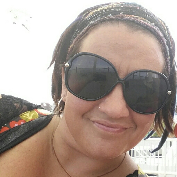 Meet your Posher, Leslie - Picture 1 of 1