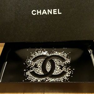 Beautiful brand new Chanel evening clutch! Authent