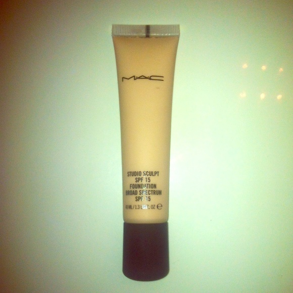 MAC studio sculpt NC15 foundation