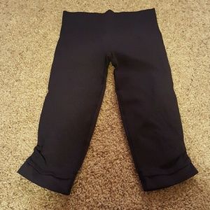 LULULEMON Capri yoga pants