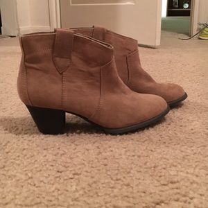 Boots size 6.5