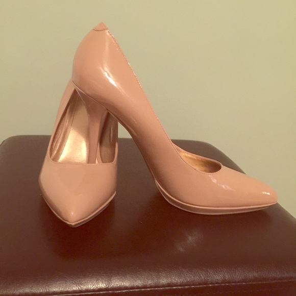 BCBG BRAND BEW Nude Size 9 heels