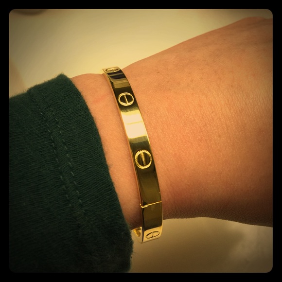 Jewelry - Gold Love Bangle💕