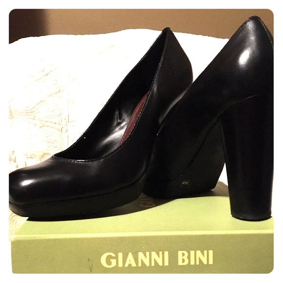 Black leather platform pumps